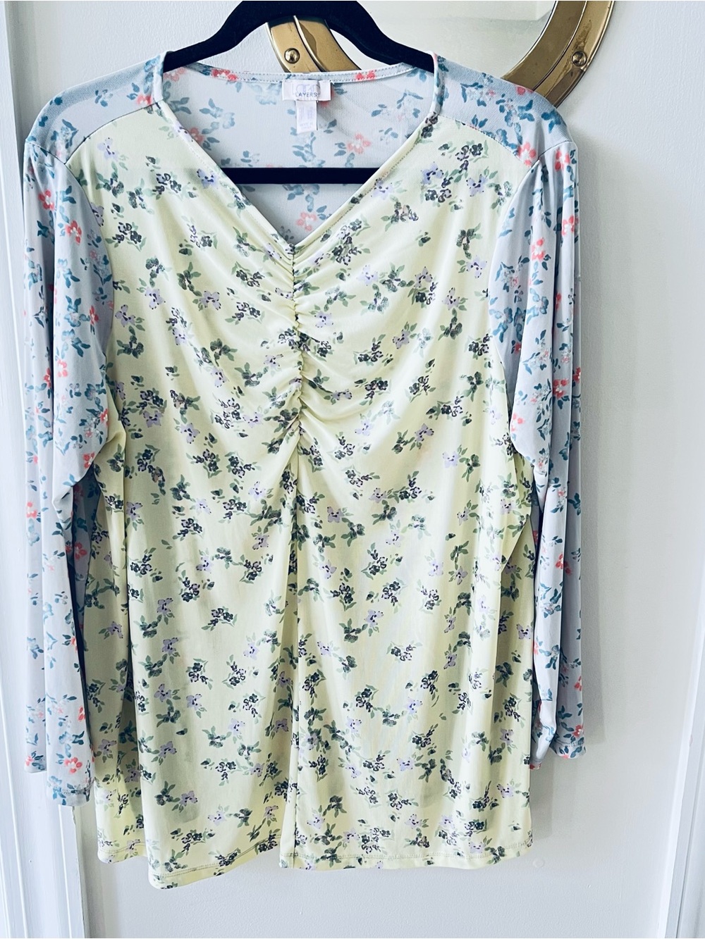 Logo Layer Light Green Floral Ruched V-Neck Long Sleeve Top